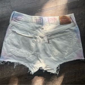 NWOT Levi’s White 501 Jean shorts with multi color tie dye women’s size 29